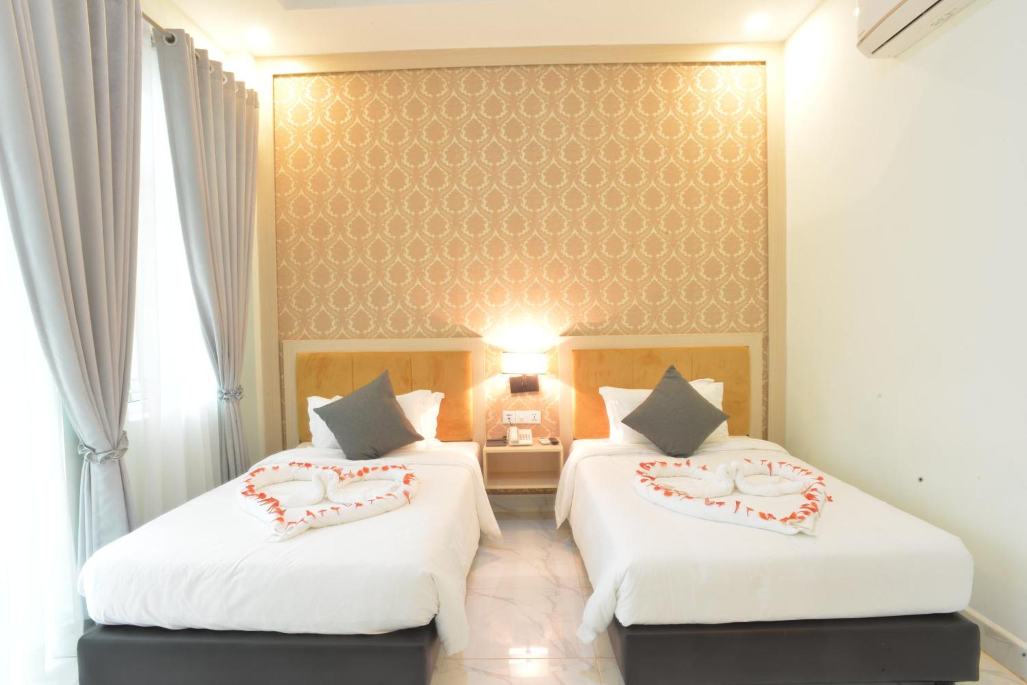 Sangkahak Mith Hotel Кеп Екстериор снимка